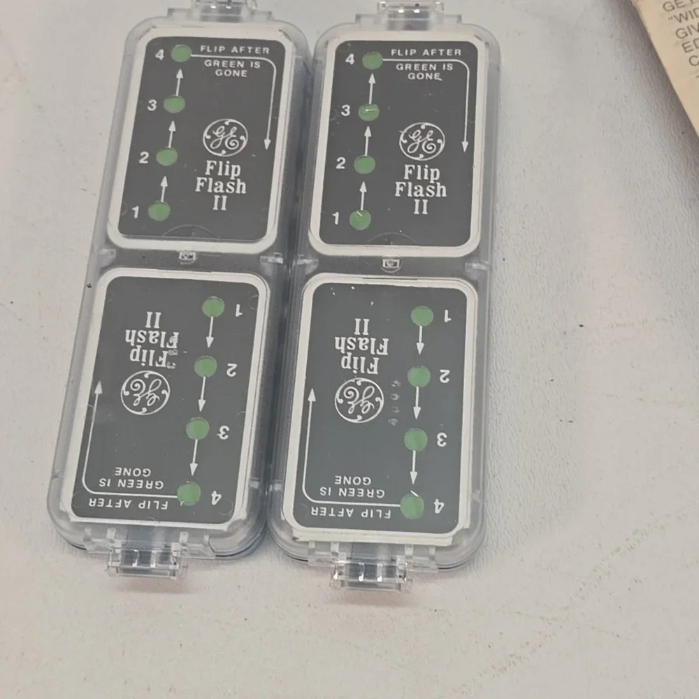 GE Flip Flash II Twin Pack Camera Bulbs 32 Flashes Made In USA NOS Vtg‎